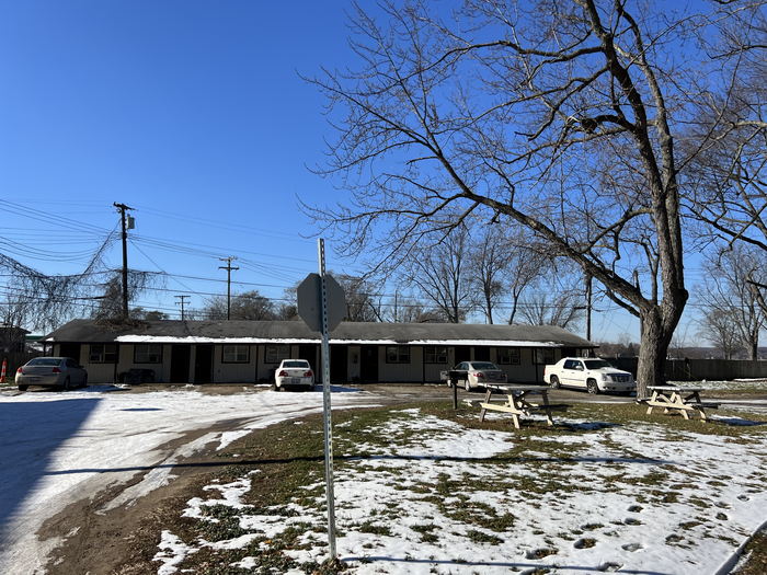 Pontiac Lake Motel - Nov 22 2022 (newer photo)